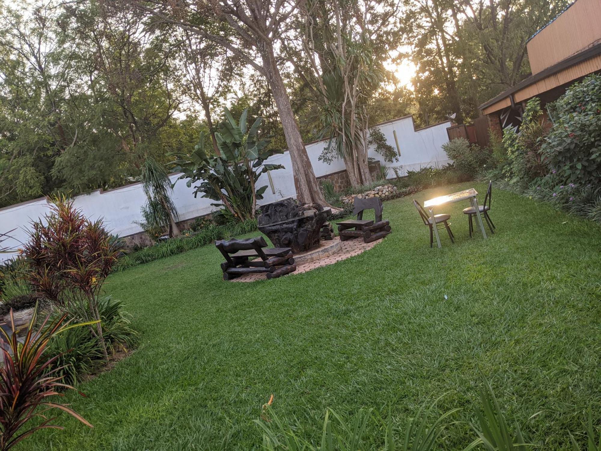קיגאלי Inside Afrika Boutique Hotel מראה חיצוני תמונה