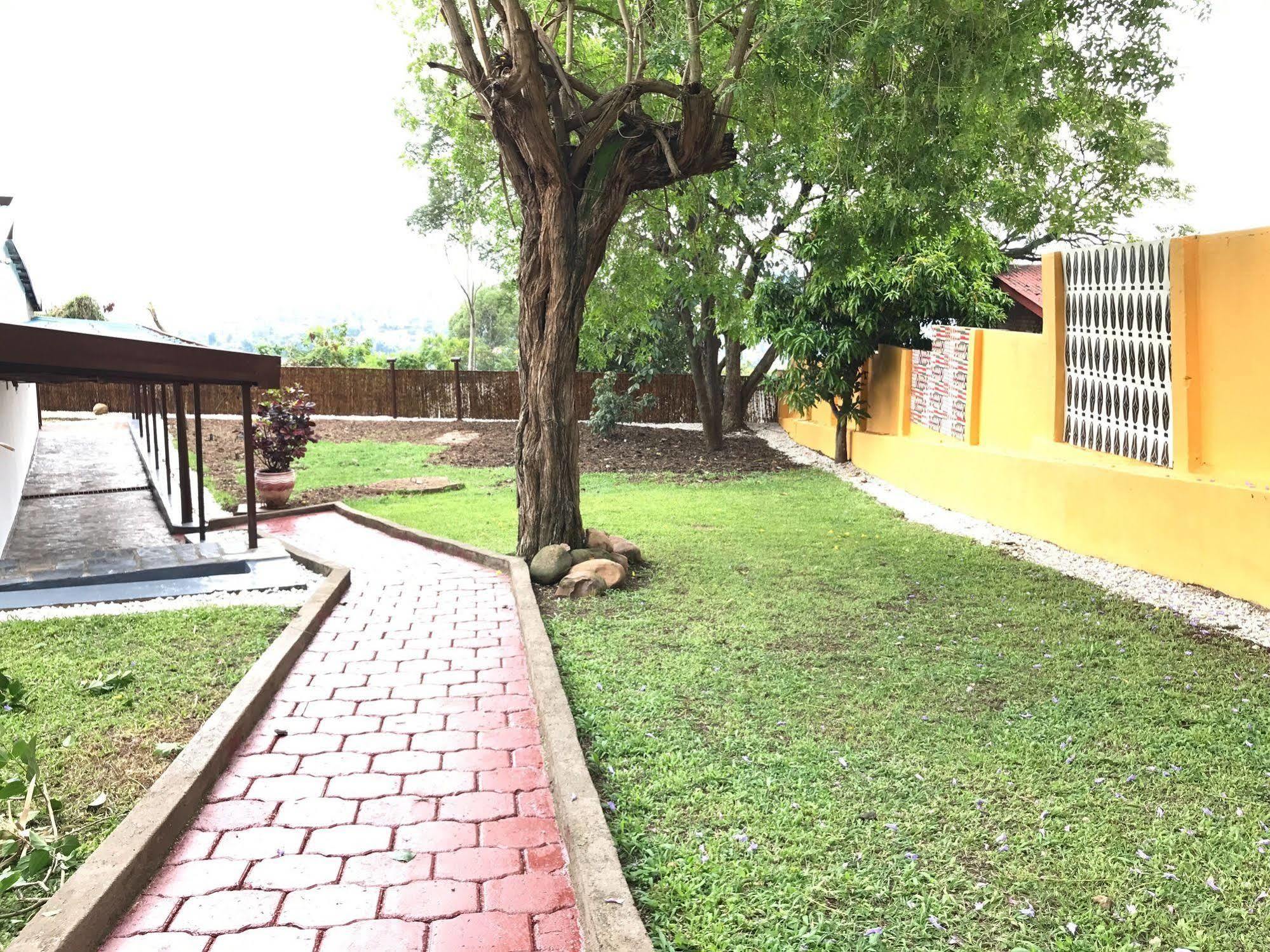 קיגאלי Inside Afrika Boutique Hotel מראה חיצוני תמונה